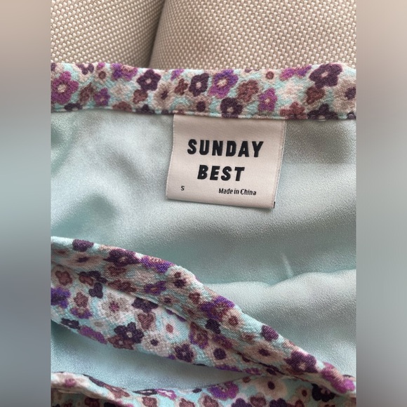 Aritzia flowery skirt - Picture 4 of 9